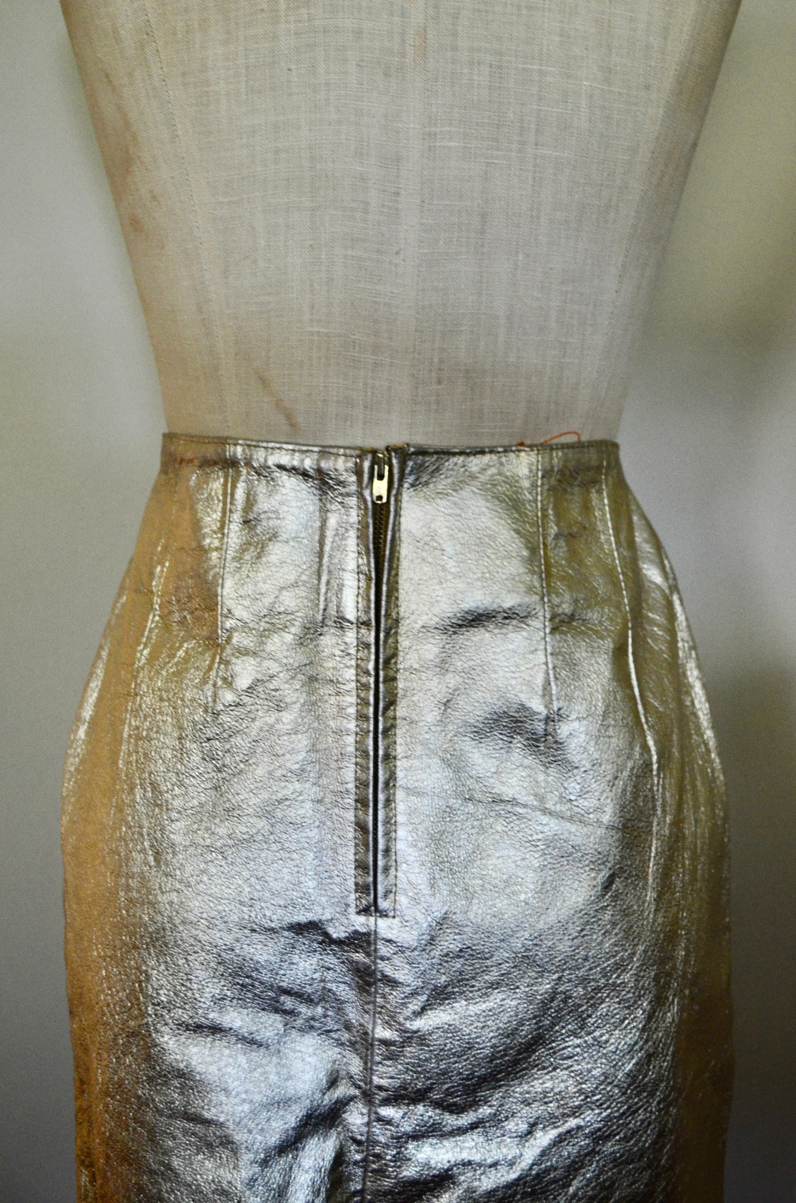 80s NWT Gold Metallic Crackled Leather Pencil Long Skirt Lined Straight Knee Length