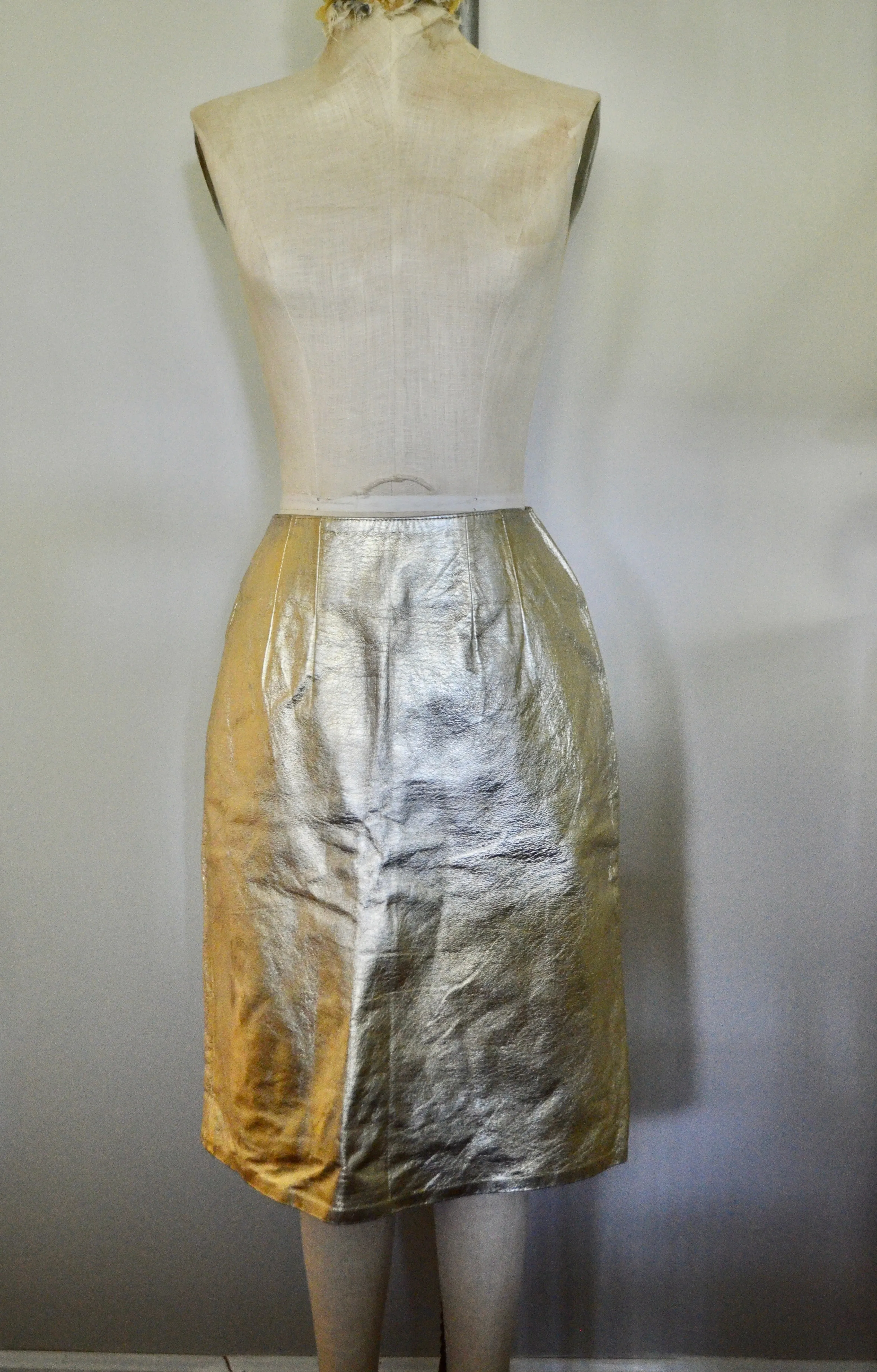 80s NWT Gold Metallic Crackled Leather Pencil Long Skirt Lined Straight Knee Length