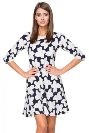 Chic Flared Knit Dress with Boat Neck - Ideal for Every Event